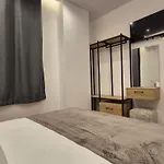 Hotel Dak *