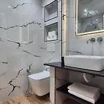 Dak Hotel *